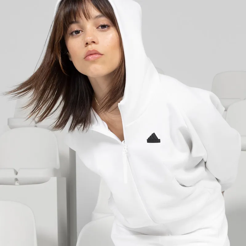 <center>Adidas</center>