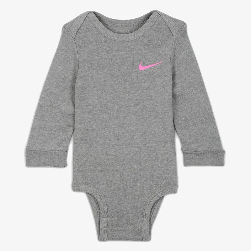 Nike Essentials 
