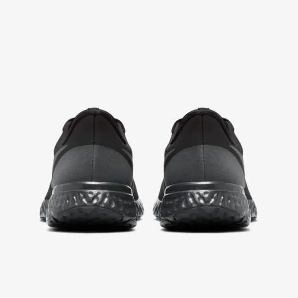 Nike Revolution 5 
