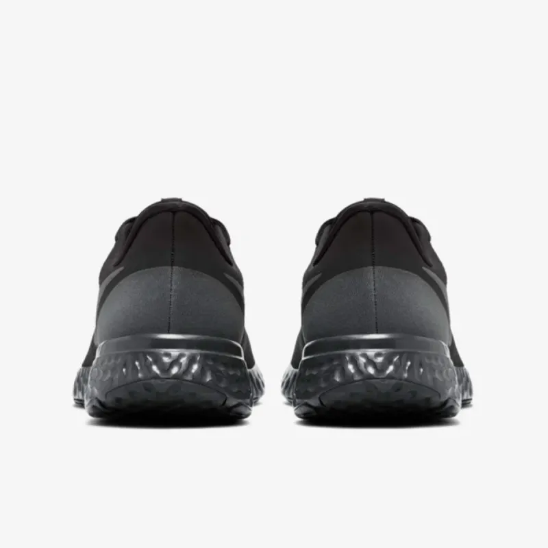 Nike Revolution 5 