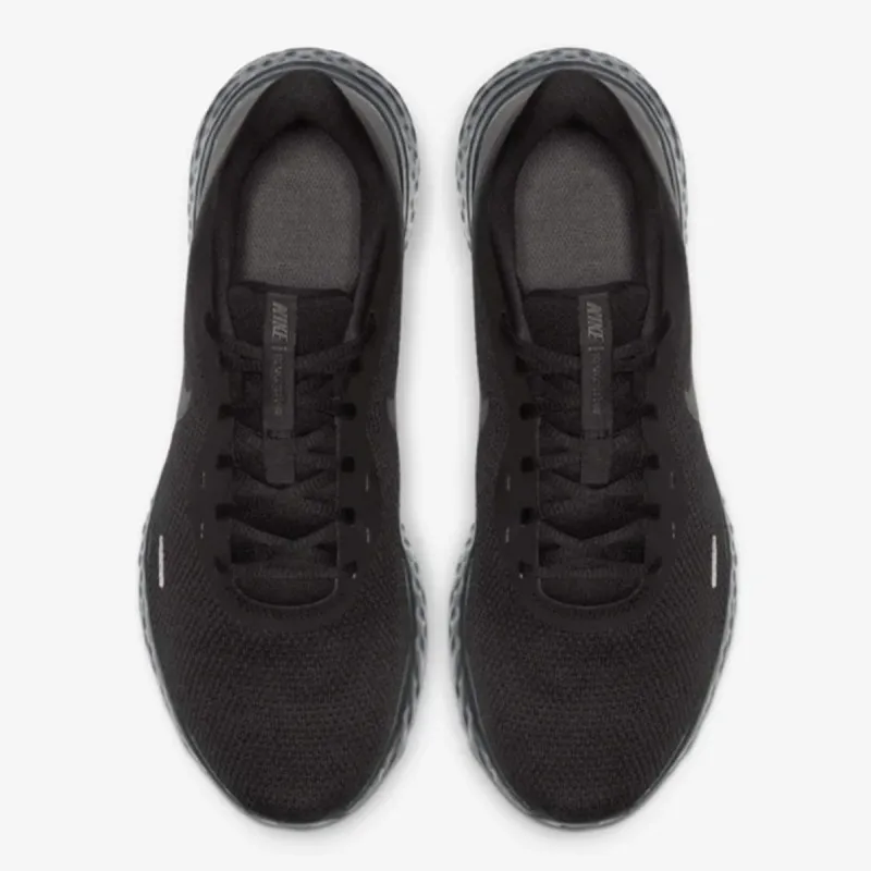 Nike Revolution 5 