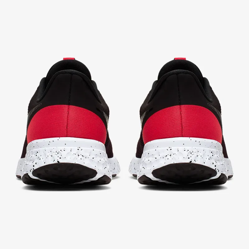 Nike Revolution 5 