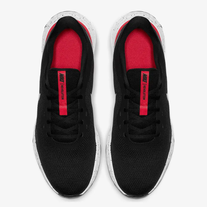 Nike Revolution 5 