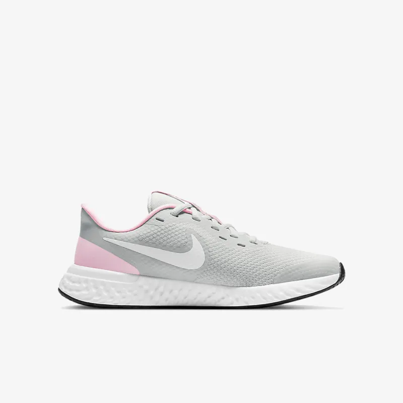 Nike Revolution 5 