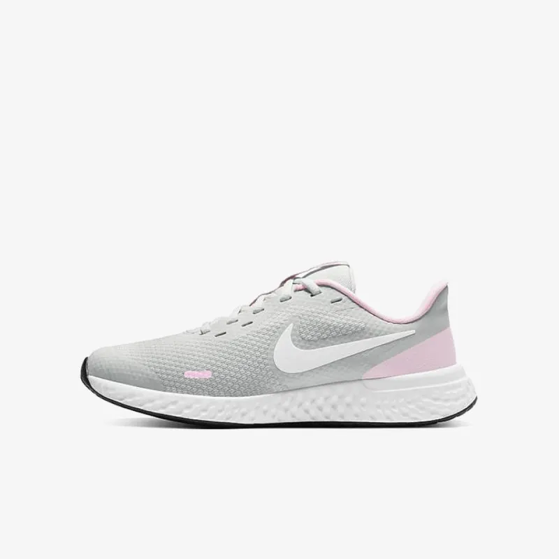 Nike Revolution 5 