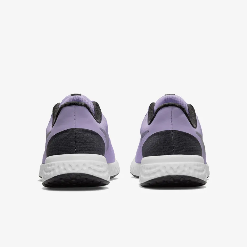 Nike Revolution 5 