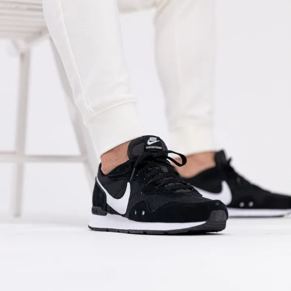 Nike Venture Runner 