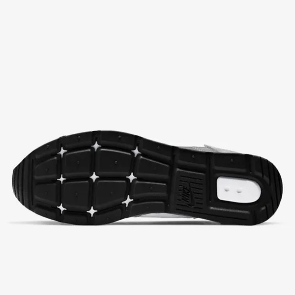 Nike NIKE VENTURE RUNNER 