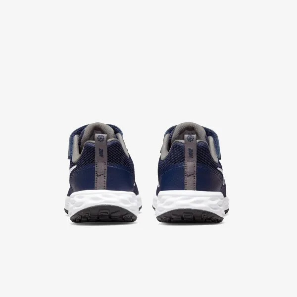 Nike Revolution 6 