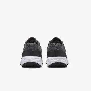 Nike Revolution 6 