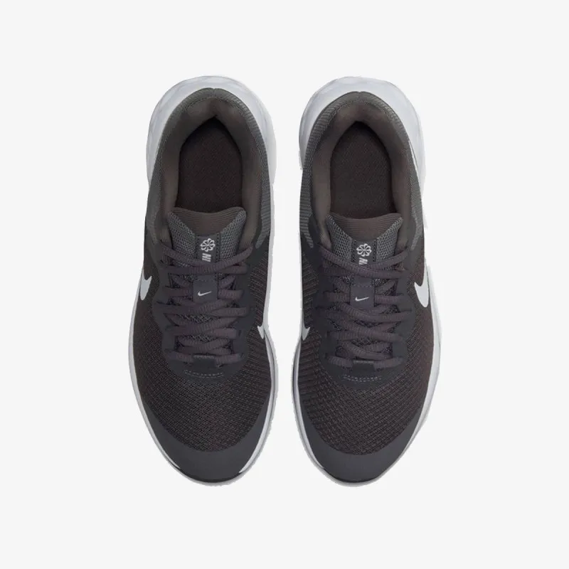 Nike Revolution 6 