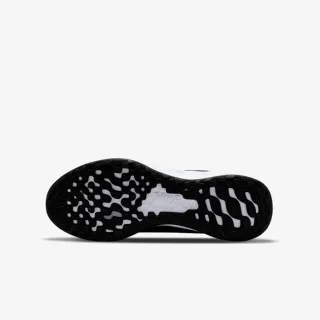 Nike Revolution 6 SE 