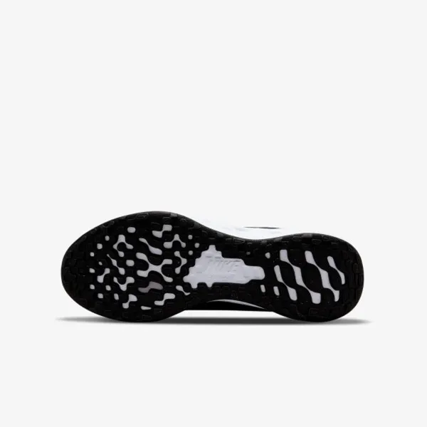 Nike Revolution 6 SE 