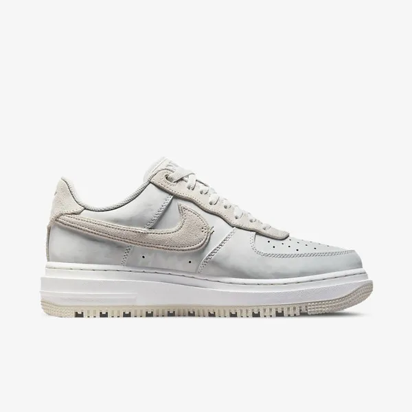 Nike AIR FORCE 1 LUXE 