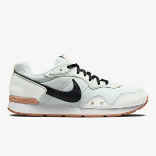 Nike Venture Runner 
