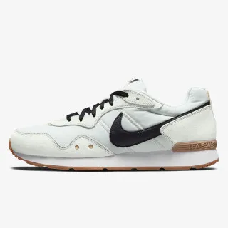 Nike Venture Runner 