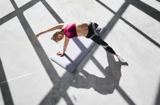 Nike Yoga Dri-FIT Swoosh 