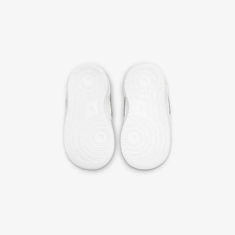 Nike FORCE 1 LV8 