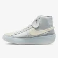 Nike BLAZER REVENANT