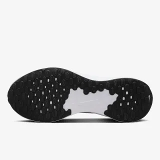 Nike Revolution 7 
