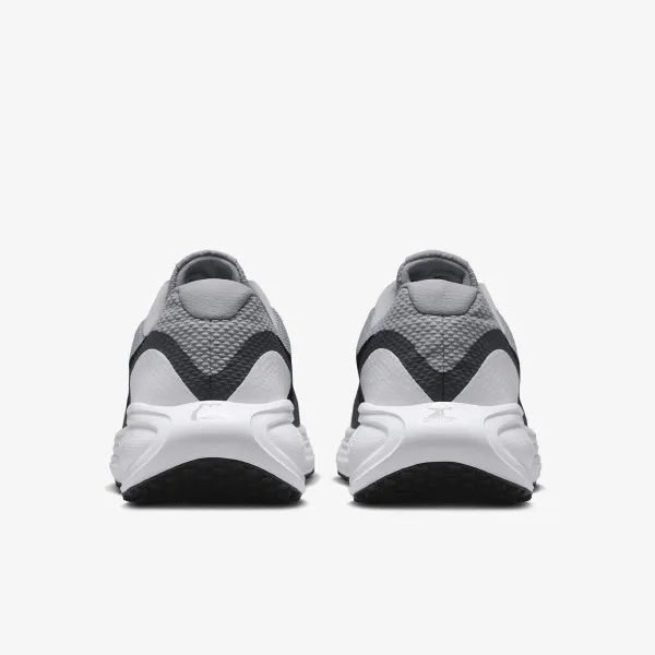 Nike NIKE REVOLUTION 8 