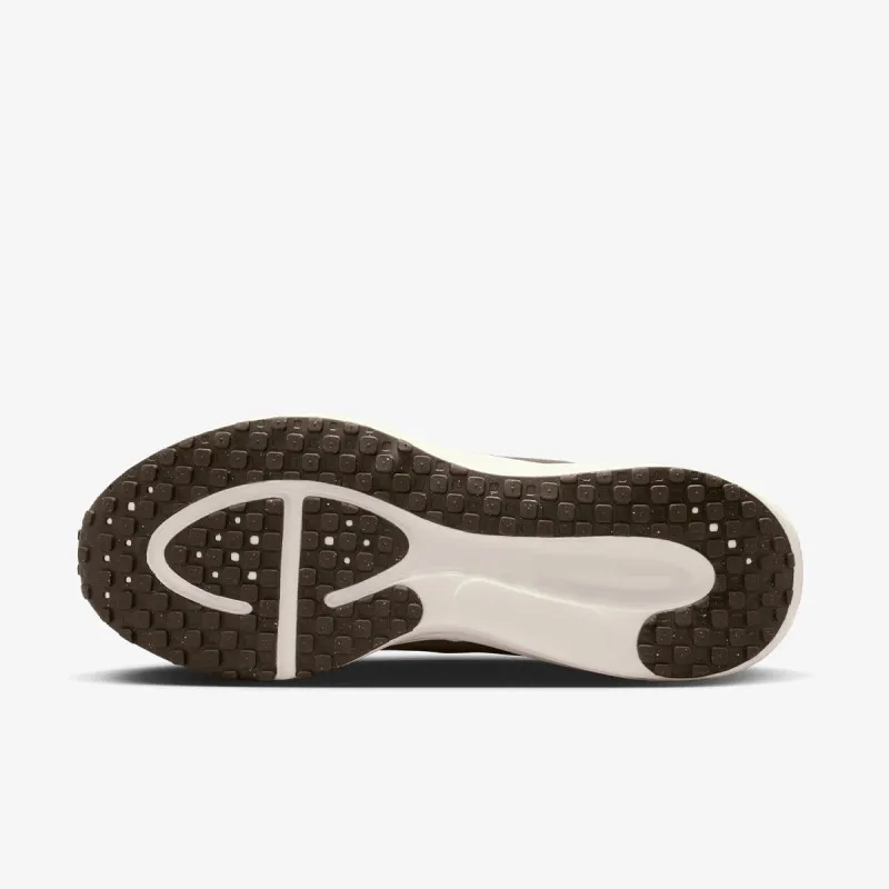Nike NIKE REVOLUTION 8 
