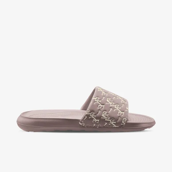 Nike Victori One 