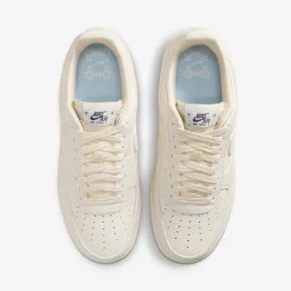 Nike WMNS AIR FORCE 1 '07 LX CN 