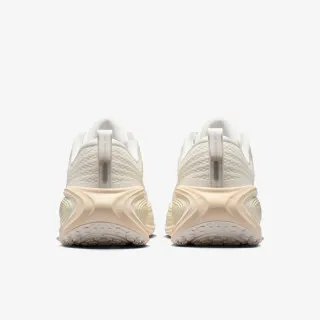 Nike W NIKE VOMERO PLUS ESS 