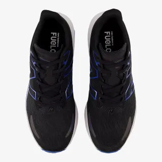 New Balance FuelCell Propel v3 