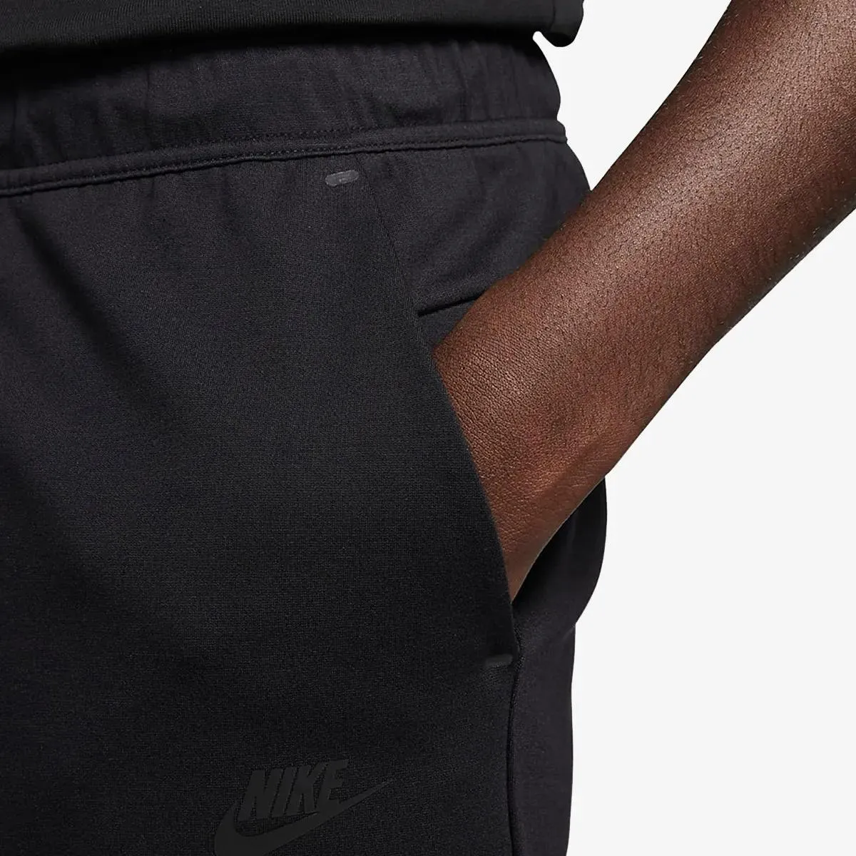 Nike Tech Essentials 
